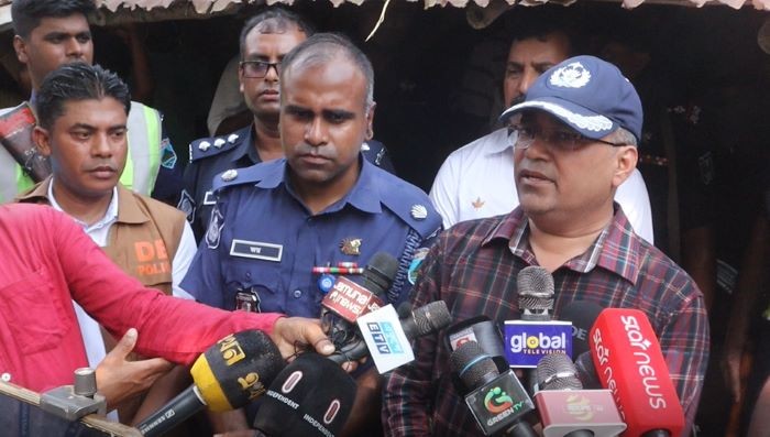 নওগাঁয় একই পরিবারের চারজনকে গলাকেটে হত্যা : জিজ্ঞেসাবাদে চারজন আটক, প্রাথমিক ধারণা জমি নিয়ে বিরোধ